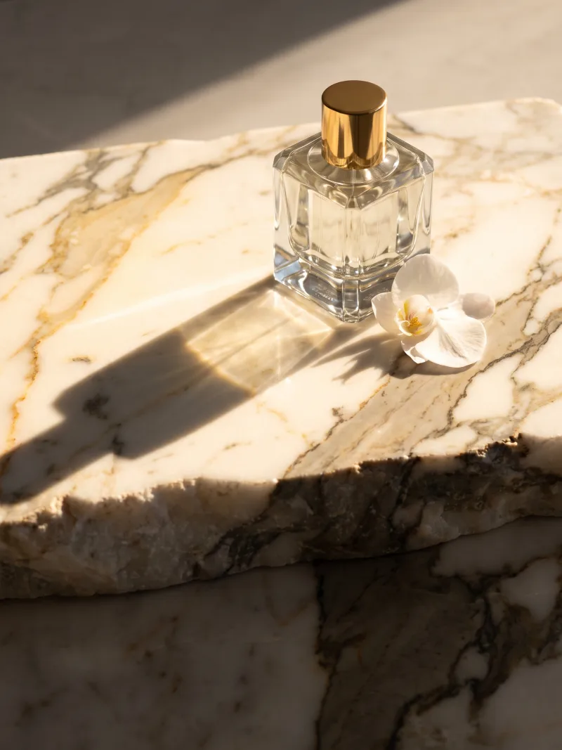 عکس محصول عطر روی مرمر